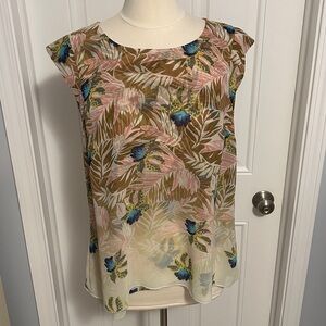 CAbi size Large floral Print Parlor Sleeveless Split Back Blouse #5216 EUC layer
